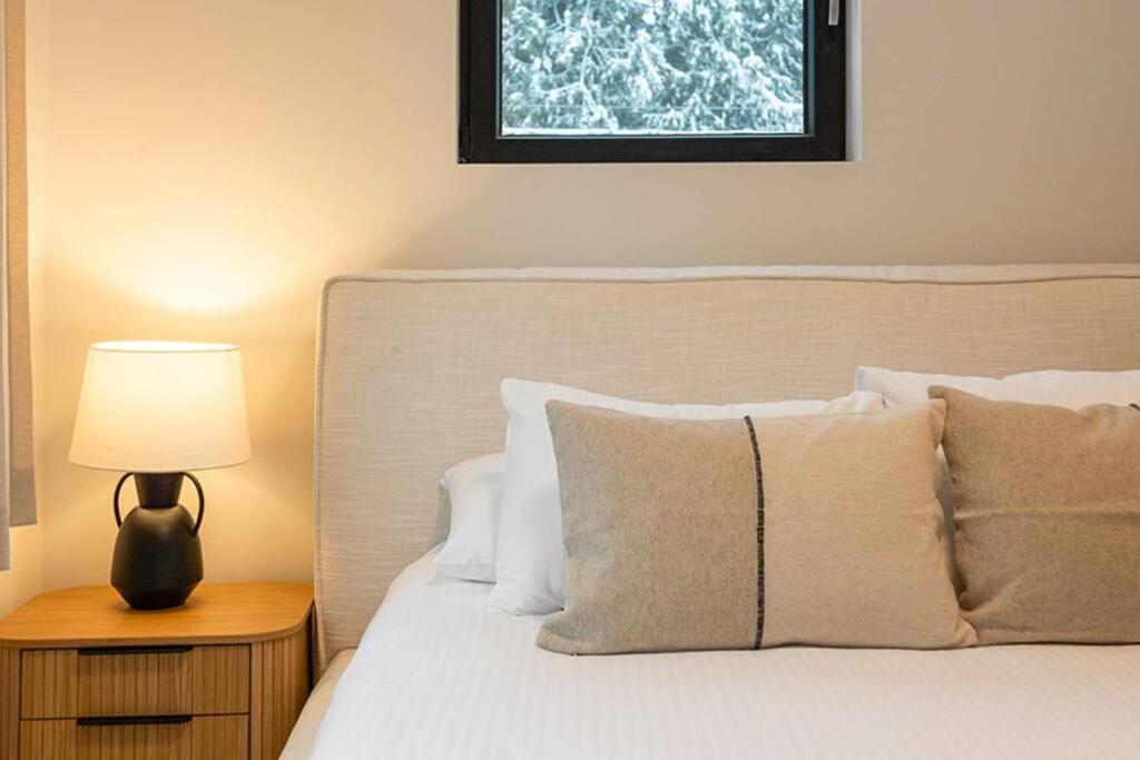Tally Ho By Revelstoke Vacations Екстериор снимка