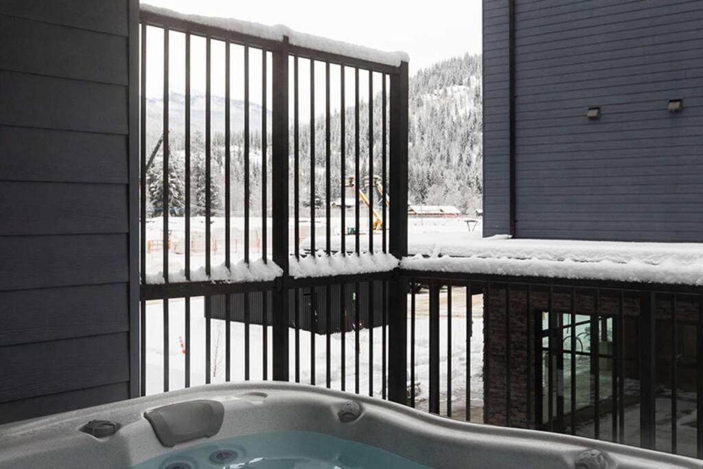 Tally Ho By Revelstoke Vacations Екстериор снимка
