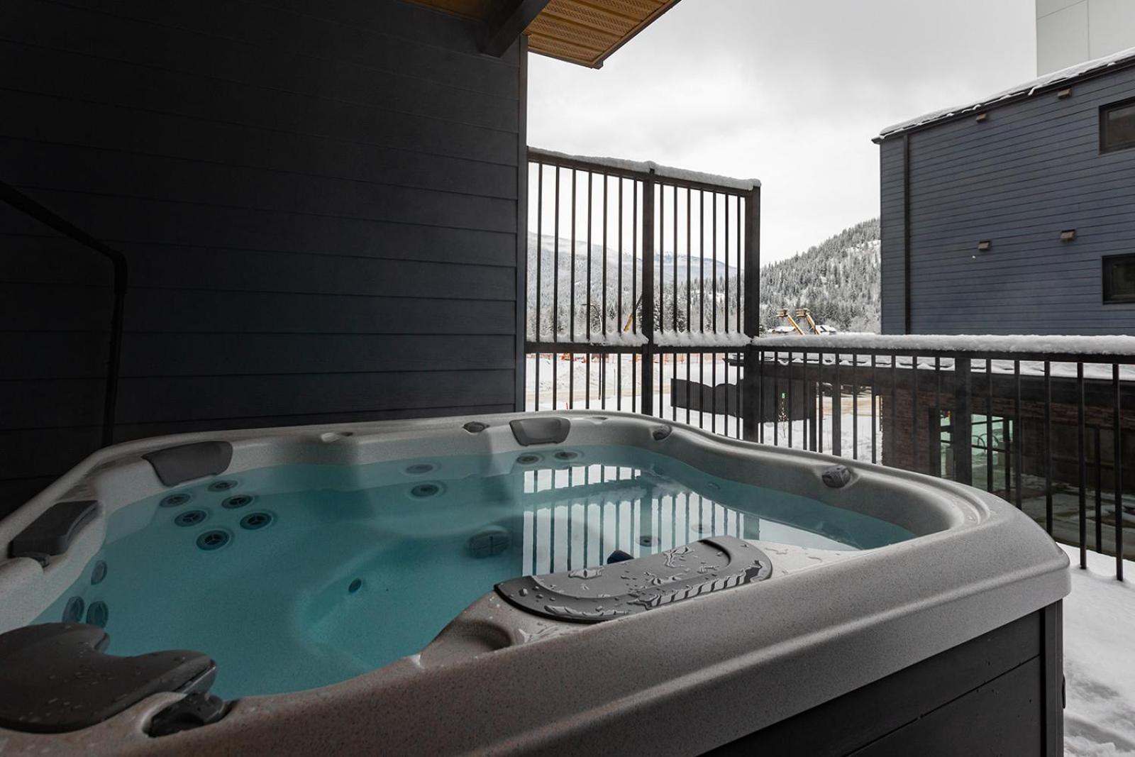 Tally Ho By Revelstoke Vacations Екстериор снимка