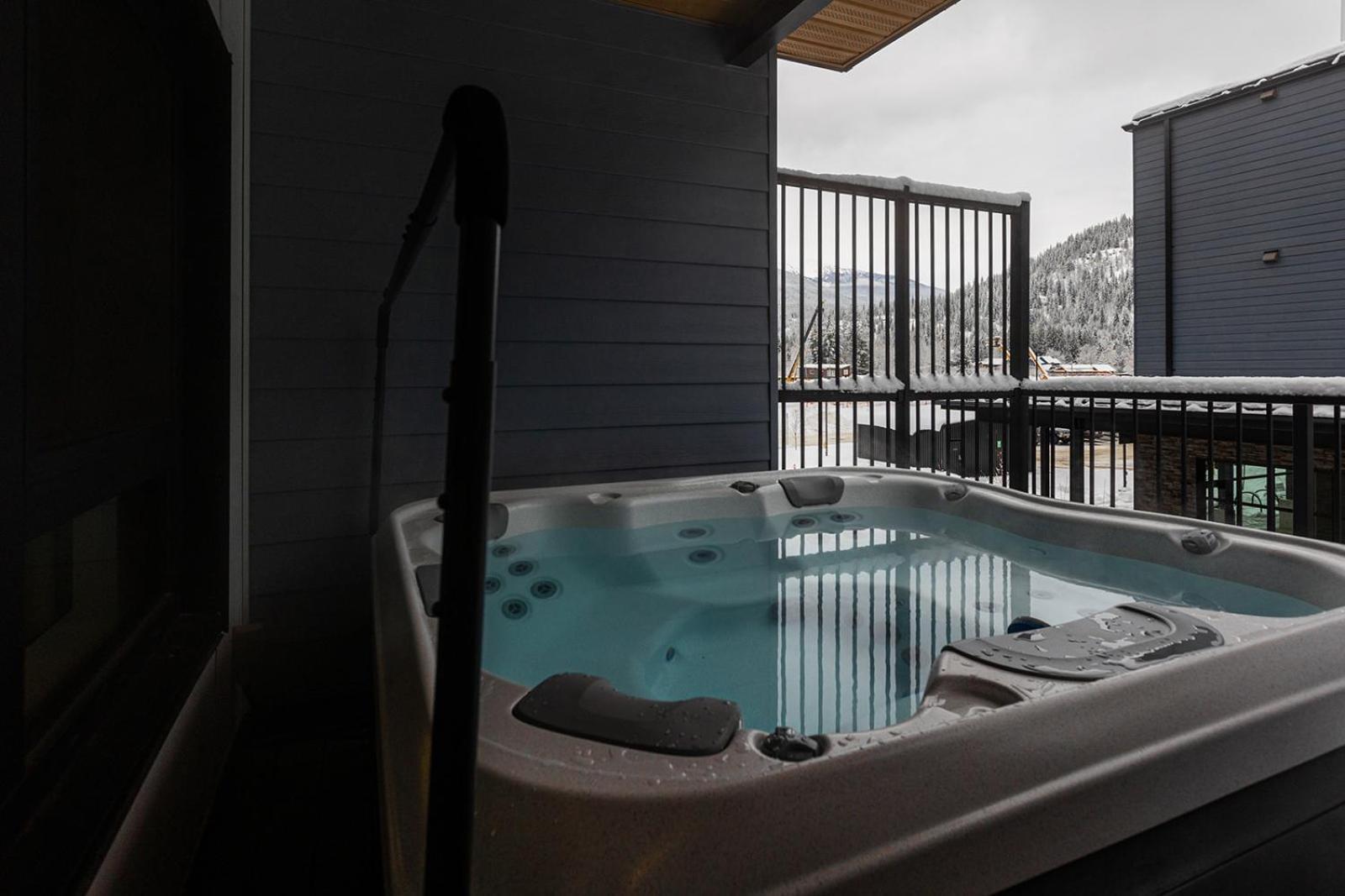 Tally Ho By Revelstoke Vacations Екстериор снимка